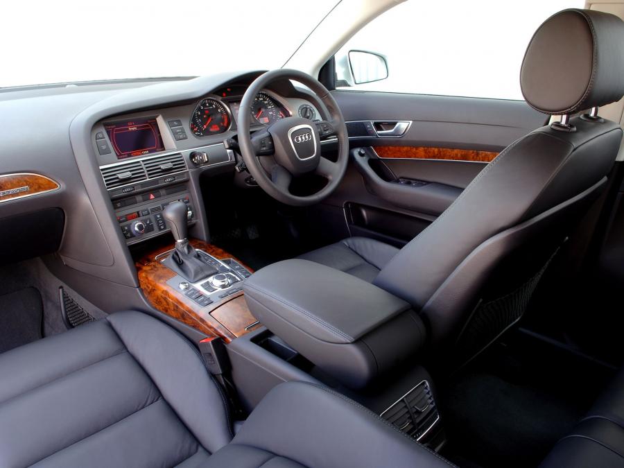 Интерьер Audi A6 4.2 Quattro Avant (4F, C6) 2005 года  (UK) (фото 5 из 8)